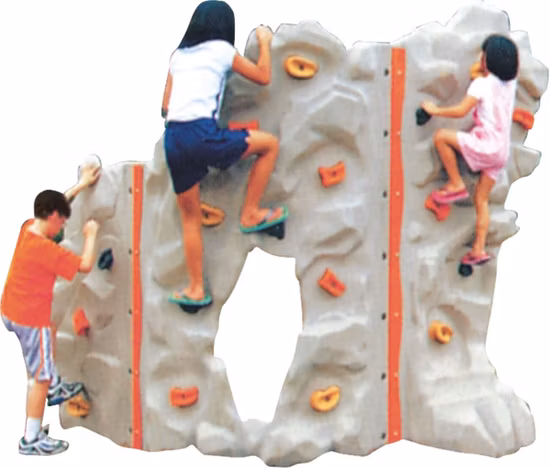 Les enfants jouent au mur d'escalade (TY-11102)